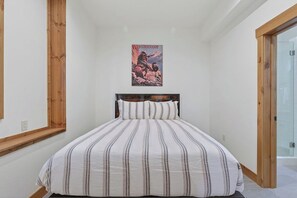 WiFi, bed sheets