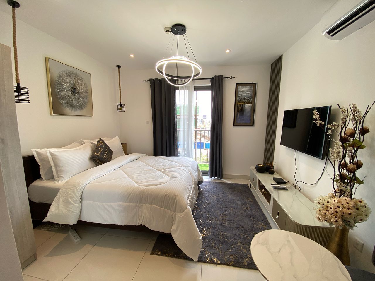 Studio Suite, City View