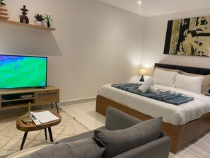 Studio Suite, City View | Interior - loxwood studio by unique Haven Apartment (Accra)