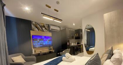 loxwood studio by unique Haven Apartment
