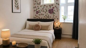 Iron/ironing board, WiFi, bed sheets