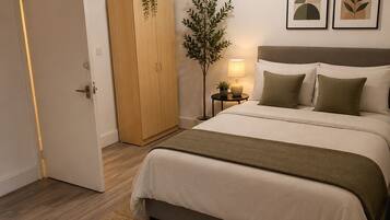 Iron/ironing board, WiFi, bed sheets