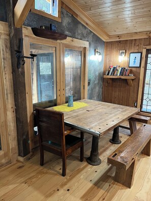 Dining - Secluded Waterfall Cabin (Otto)