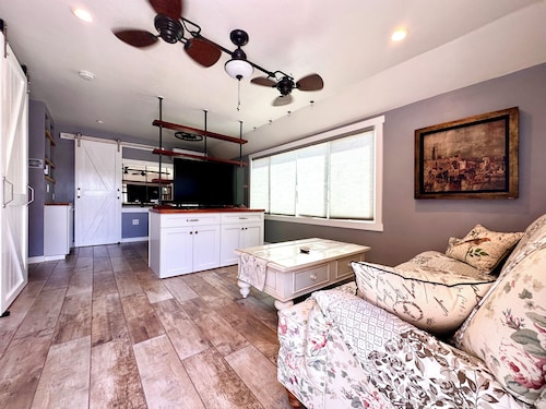 Entire cozy two floor guest house located in rainbow near Temecula