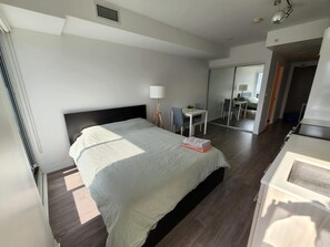 Iron/ironing board, WiFi, bed sheets - Bright & Cozy 1 Bedroom Miami Getaway with Balcony (Miami)