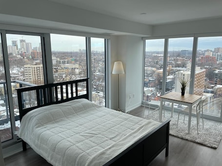 Bright & Cozy 1 Bedroom Miami Getaway with Balcony