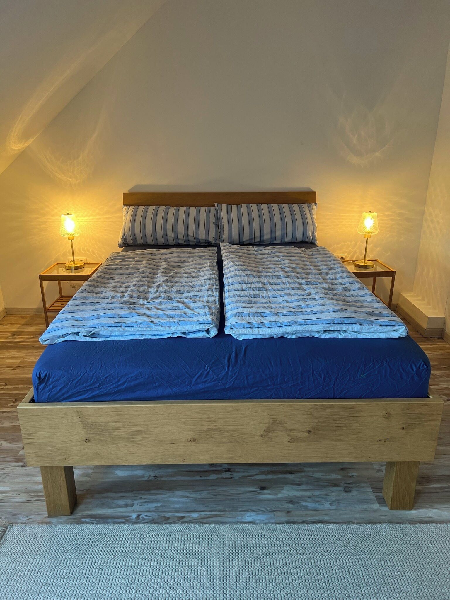 WiFi, bed sheets