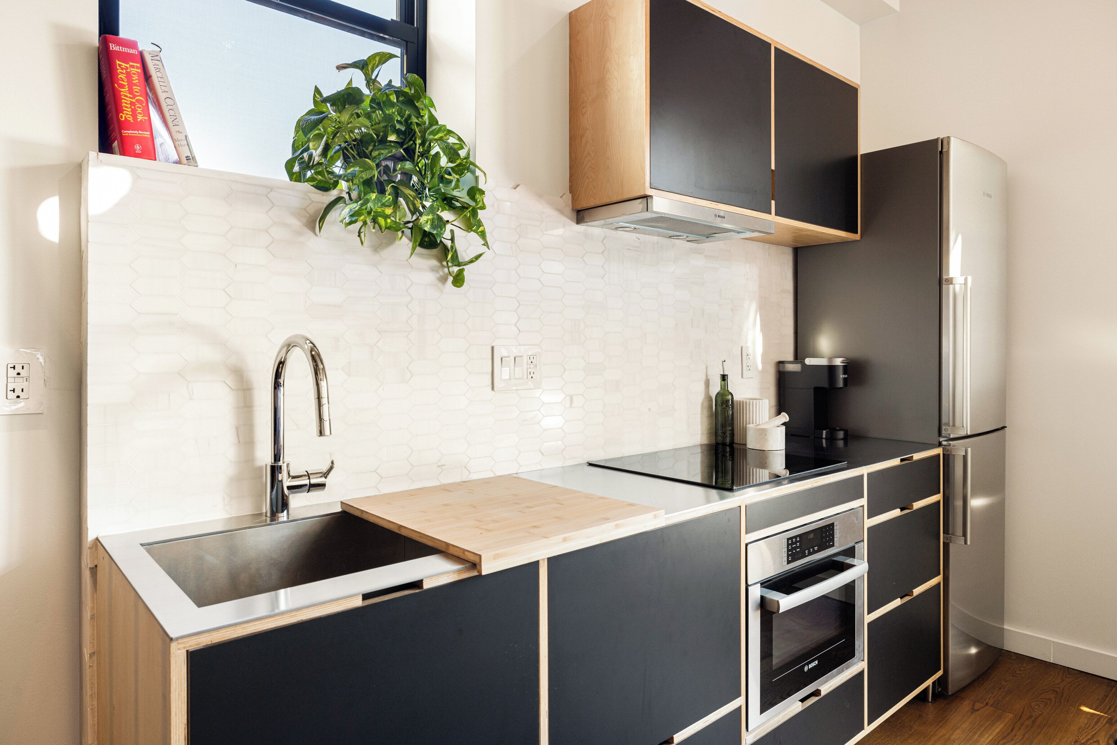 Luxury Condo, City View | Private kitchen