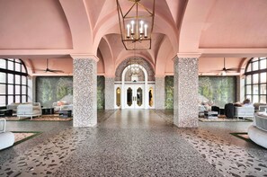 Lobby - Stay On Beach !! Amazing Views w/ Heated Pool, BBQ, Spa, Sauna, Gym (Miami)