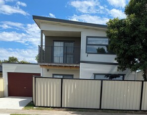 Exterior - Modern comfort in a perfect location (East Bairnsdale)