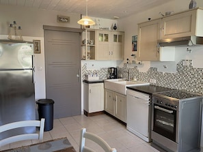 A kitchen with a refrigerator, stove, sink, and cabinets. - Barque - Saint Hilaire de riez (SAINT HILAIRE DE RIEZ)