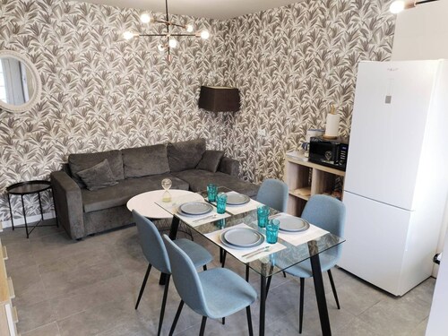Charming Ground Floor Apartment With Sea Views in Bueu