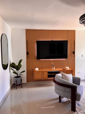 Living area - 3-bedroom apartment in enchanting Santiago de los Caballeros with AC (Santiago de los Caballeros)