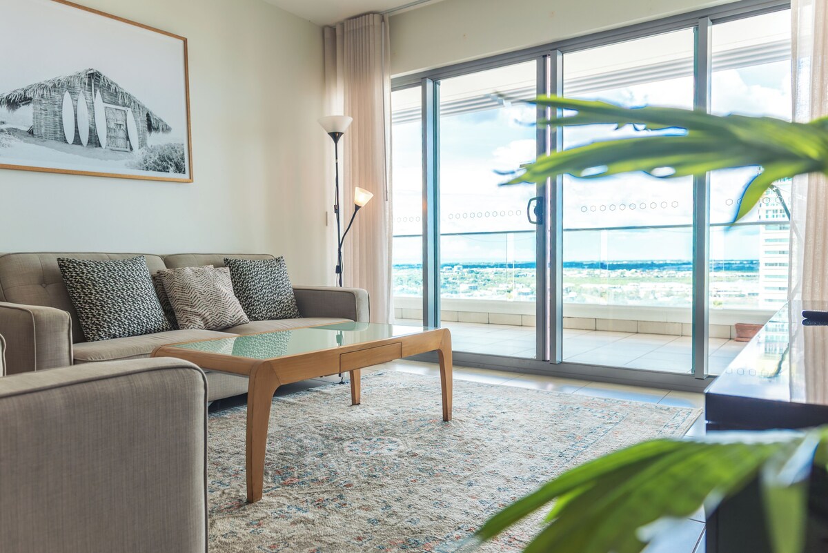 2-bedroom hotel apartment for Family of 5 with Darwin city and harbour views