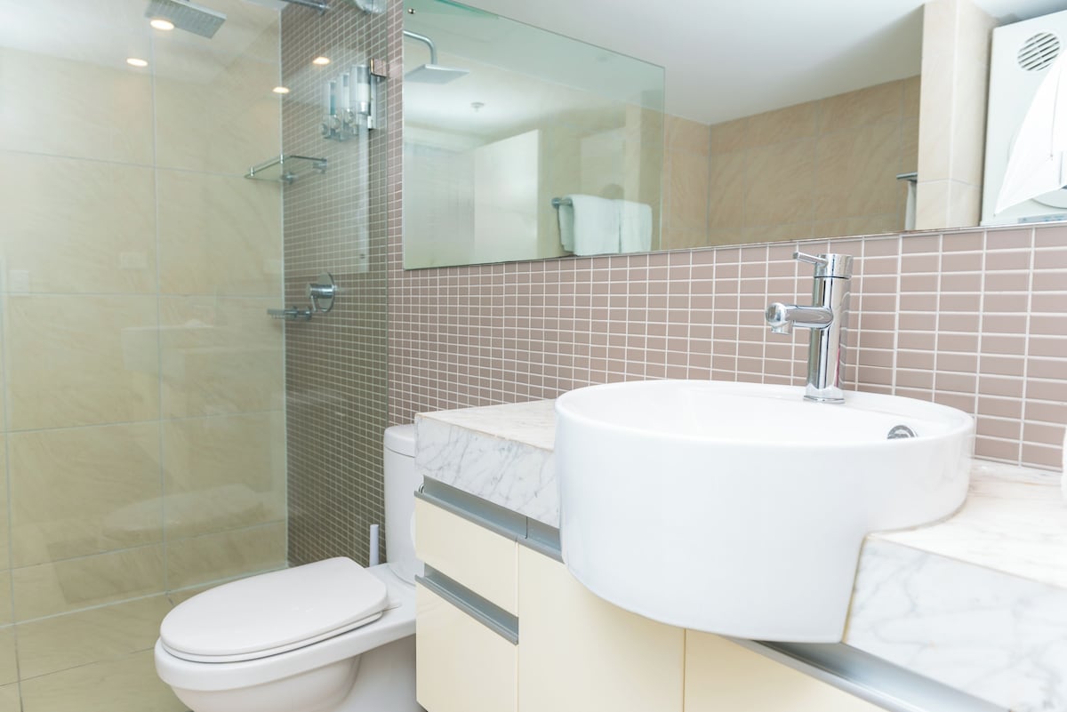 2-bedroom hotel apartment for Family of 5 with Darwin city and harbour views