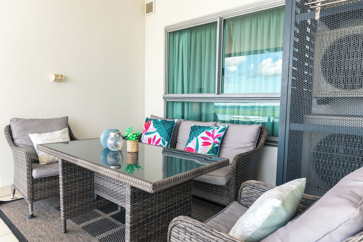 2-bedroom hotel apartment for Family of 5 with Darwin city and harbour views