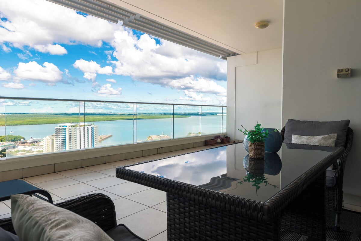 2-bedroom hotel apartment for Family of 5 with Darwin city and harbour views