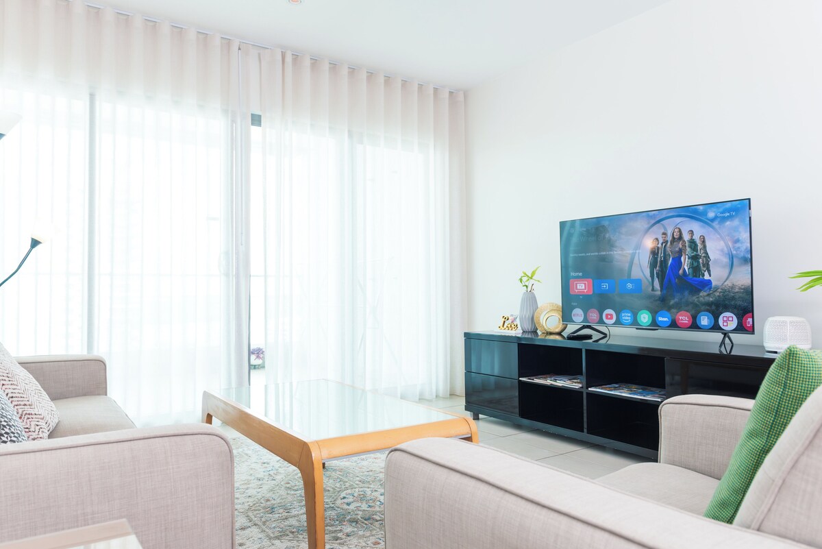 2-bedroom hotel apartment for Family of 5 with Darwin city and harbour views