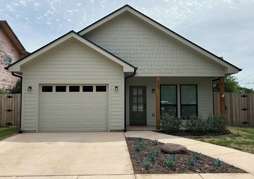 The Poplar House - Comfortable and Inviting!