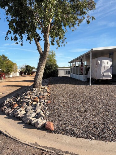 Fully remodeled home walking distance to the marina at Lake Rosevelt.