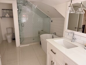 Shower, towels, soap, toilet paper - Historic 1912 Designer Gem (Kelowna)