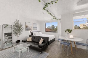 Interior - Rooftop-Pool Studio Stay in Bondi (Bondi)