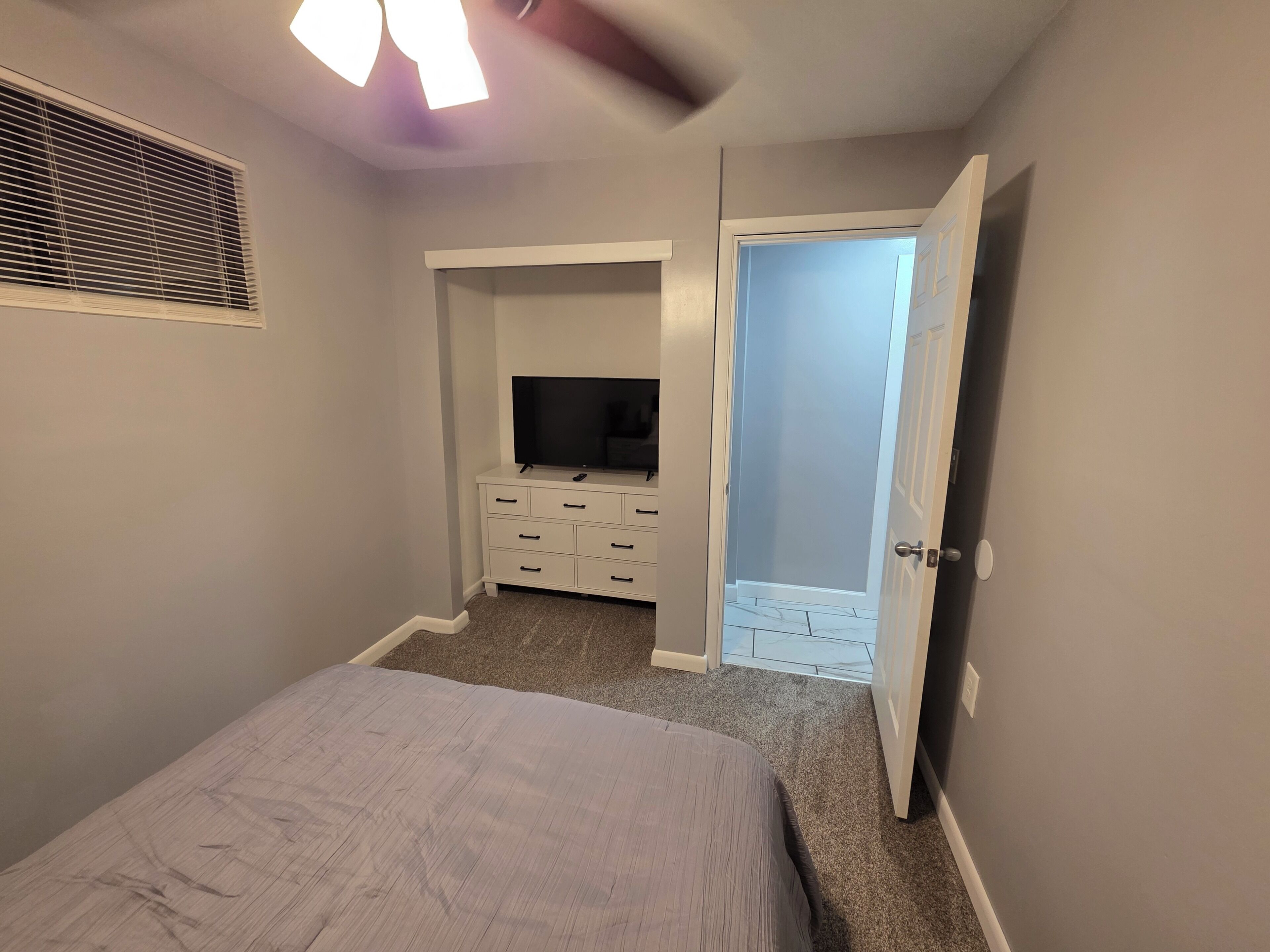 2 slaapkamers, een strijkplank/strijkijzer, gratis wifi, beddengoed