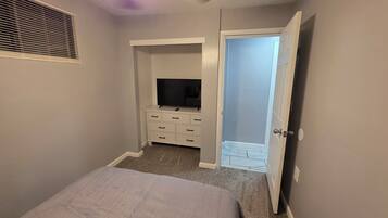 2 slaapkamers, een strijkplank/strijkijzer, gratis wifi, beddengoed