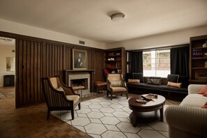 Interior - Luxury Brentwood Hilltop Retreat w/ Panoramic Ocean Views & The Getty Center (Los Angeles)