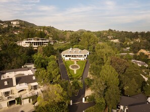 Exterior - Luxury Brentwood Hilltop Retreat w/ Panoramic Ocean Views & The Getty Center (Los Angeles)