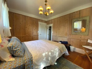 4 bedrooms, iron/ironing board, free WiFi