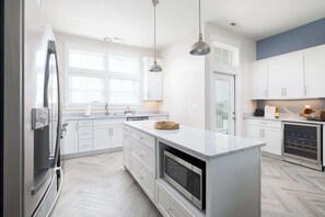 Fridge, microwave, oven, stovetop - Brand New Luxury Townhome, Close to Beach with Pool! (Kill Devil Hills)