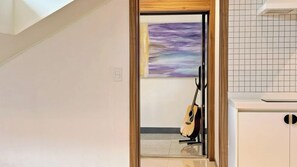 Basic Room, 1 Bedroom (Purple Room (3F) + Rooftop) | 1 bedroom, WiFi (free) - Chuncheon Rehouse (Chuncheon)