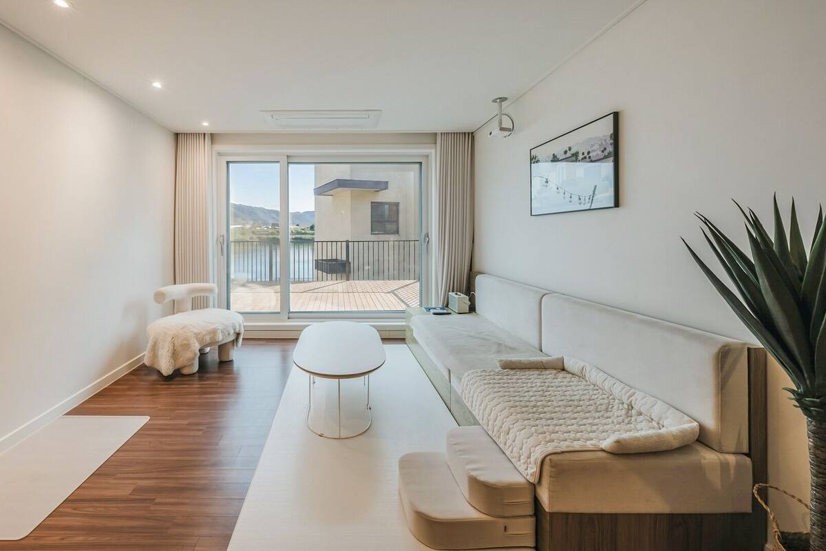 Basic Room, 1 Bedroom (Blue Room (1F, Pet-Friendly + Private)