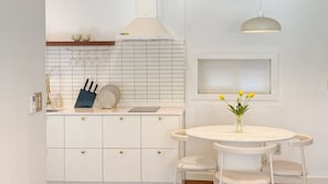 غرفة بتجهيزات أساسية - غرفة نوم واحدة (Latte Room (1F) + Private Deck) | 1 غرفة نوم وواي فاي مجانًا