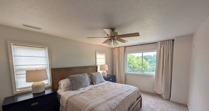 LAKE JAMES Beautiful 4-bedroom cottage with Swimming, AC
