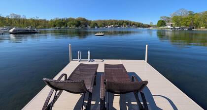 LAKE JAMES Beautiful 4-bedroom cottage with Swimming, AC