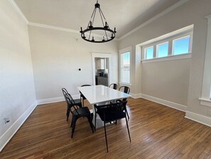Dining - 3BR Sleep 8 Amarillo Tech + Data Ctr + Hosp Stays (Amarillo)
