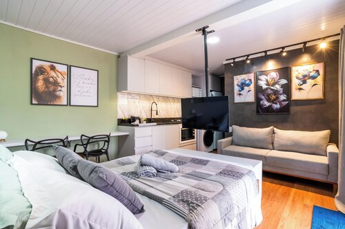 Charming Studio | Pool + BBQ | Pet Friendly | 40 min from Porto Alegre