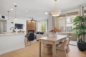 Dining - Vista X - Full remodeled 2 BR 2 BTH w/ 1 Car garage GATED PRIME LOCATION (Las Vegas)
