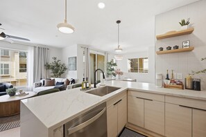 Interior - Vista X - Full remodeled 2 BR 2 BTH w/ 1 Car garage GATED PRIME LOCATION (Las Vegas)