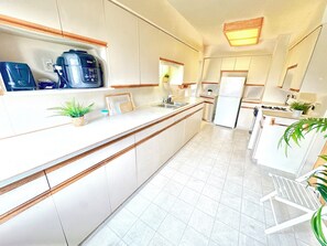 Private kitchen - Cozy and spacious house for the family! (Burnaby)