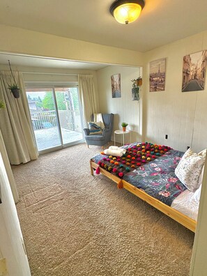 Interior - Cozy and spacious house for the family! (Burnaby)
