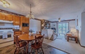 Interior - Perfect 2-bedroom condo in Osage Beach.  MM 21.5 (Osage Beach)