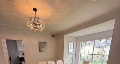 5BR Houston Stay near Hobby Airport - Ideal for families 2 King Master Suites