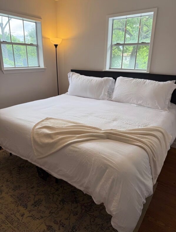 Iron/ironing board, WiFi, bed sheets