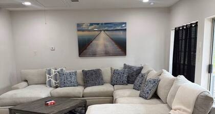 5BR Houston Stay near Hobby Airport - Ideal for families 2 King Master Suites
