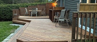 Family Friendly Cottage close to beach and main strip.