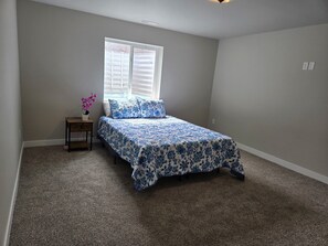 Internet, bed sheets - Ride Hard, Rest easy in this 5 bedroom house with easy access to Sturgis Rally! (Rapid City)