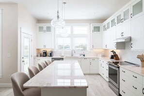 Fridge, microwave, stovetop, dishwasher - Brand New Luxury Build 2 Min Walk to Beach w Pool! (Kill Devil Hills)